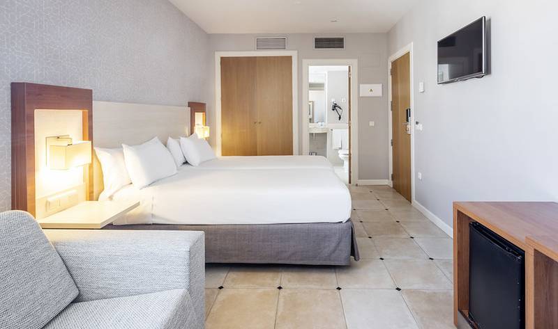 Habitación doble estandar Hotel ILUNION Fuengirola