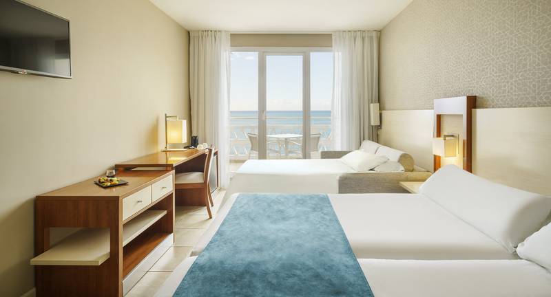Habitación triple Hotel ILUNION Fuengirola