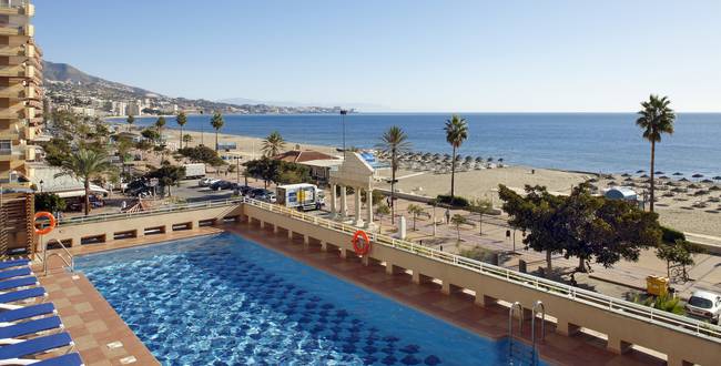 Piscina exterior Hotel ILUNION Fuengirola Piscina exterior Hotel ILUNION Fuengirola
