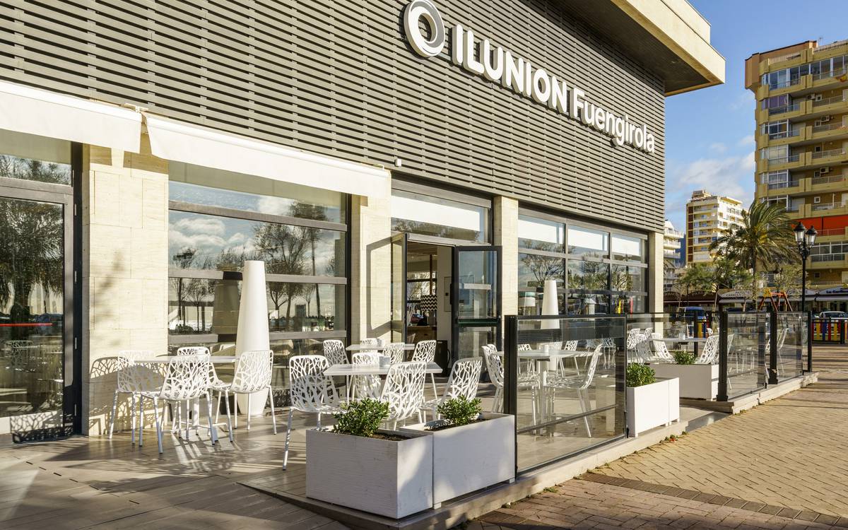 Terraza Hotel ILUNION Fuengirola Terraza Hotel ILUNION Fuengirola