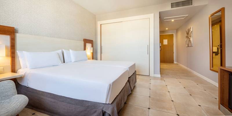 Habitación adaptada Hotel ILUNION Fuengirola
